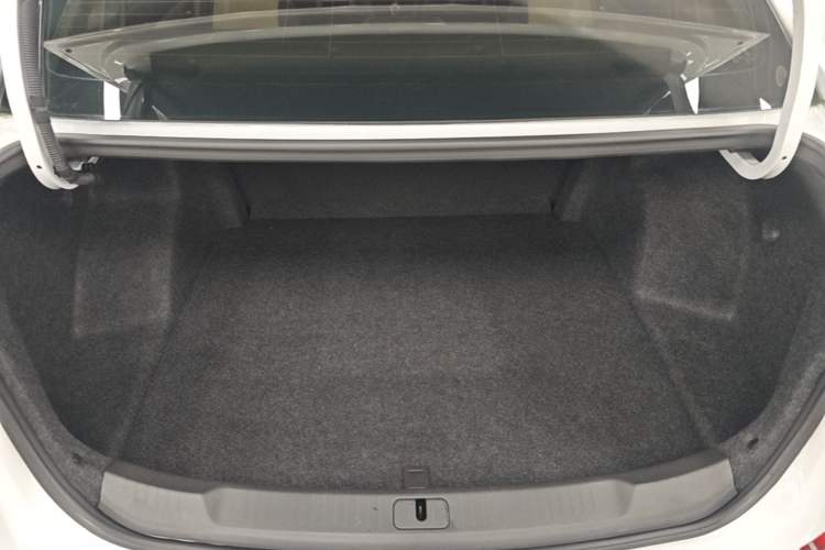 Used Chevrolet Monza 2020 320 Automatic Enjoyment Edition Trunk
