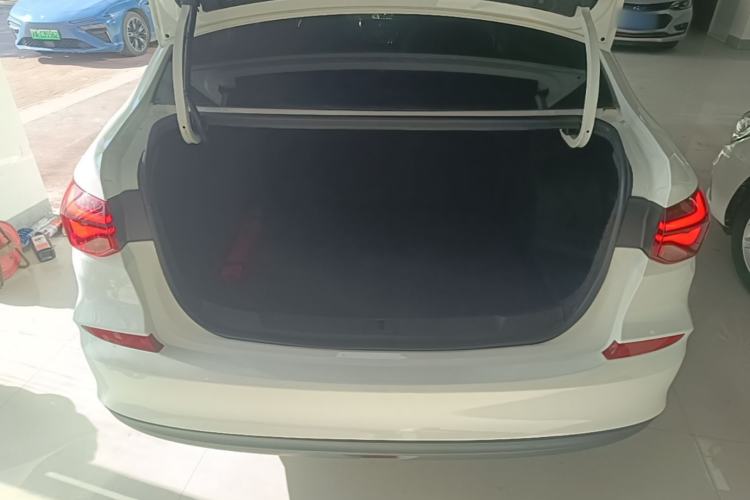 Used Chevrolet Monza 2020 320 Automatic Enjoyment Edition Trunk