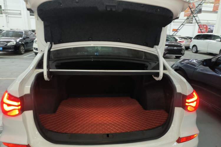 Used Chevrolet Monza 2020 Light Hybrid Redline 320T Dual-Clutch Thrilling Edition Trunk