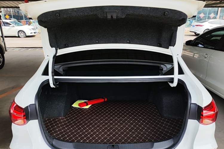 Used Chevrolet Monza 2020 320 Automatic Enjoyment Edition Trunk