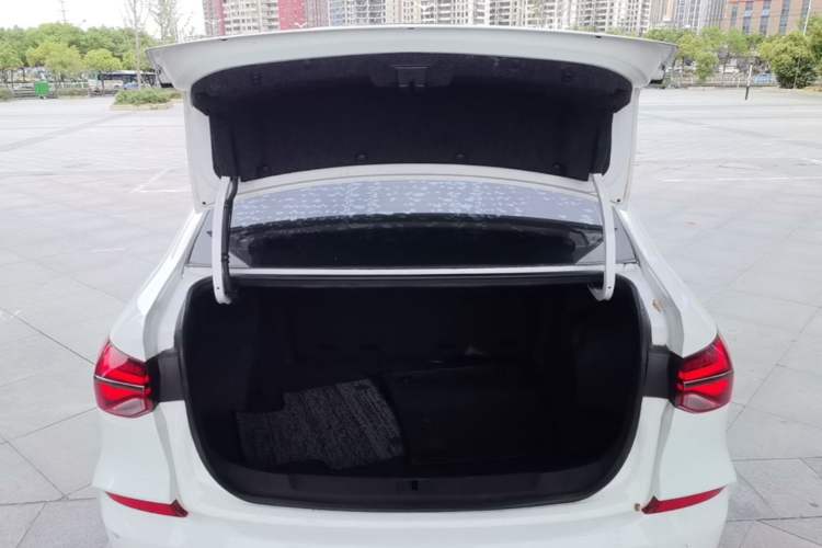 Used Chevrolet Monza 2020 Light Hybrid RS 330T Automatic Comfort Edition Trunk