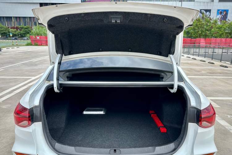 Used Chevrolet Monza 2020 320 Automatic Enjoyment Edition Trunk