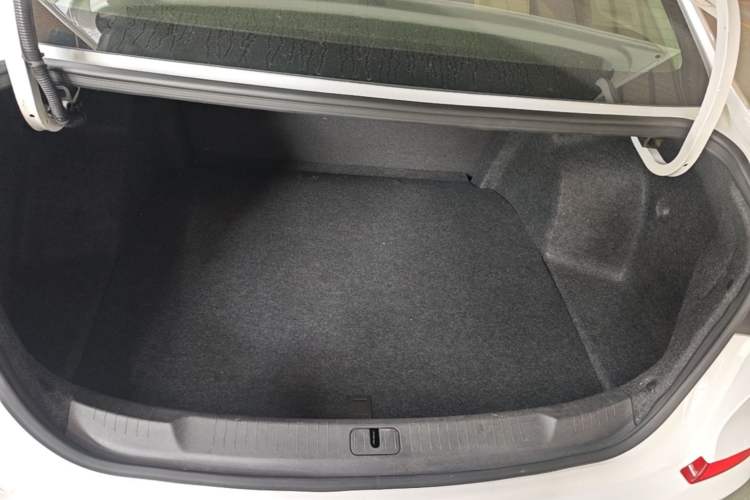 Used Chevrolet Monza 2020 320 Automatic Enjoyment Edition Trunk