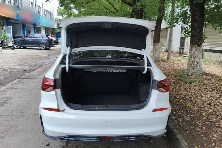 Used Chevrolet Monza 2020 Light Hybrid RS 330T Automatic Comfort Edition Trunk