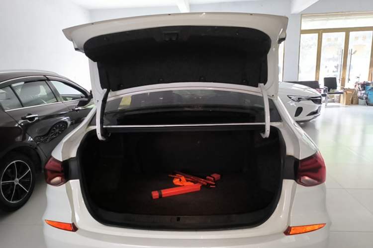 Used Chevrolet Monza 2020 320 Automatic Enjoyment Edition Trunk