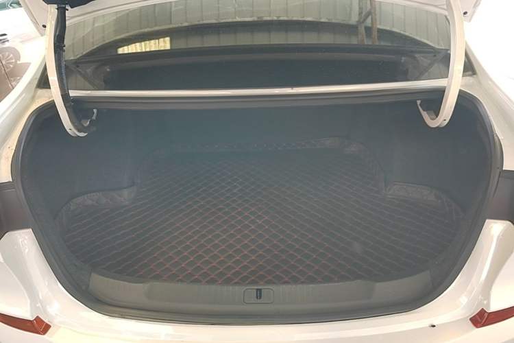 Used Chevrolet Monza 2020 320 Automatic Enjoyment Edition Trunk