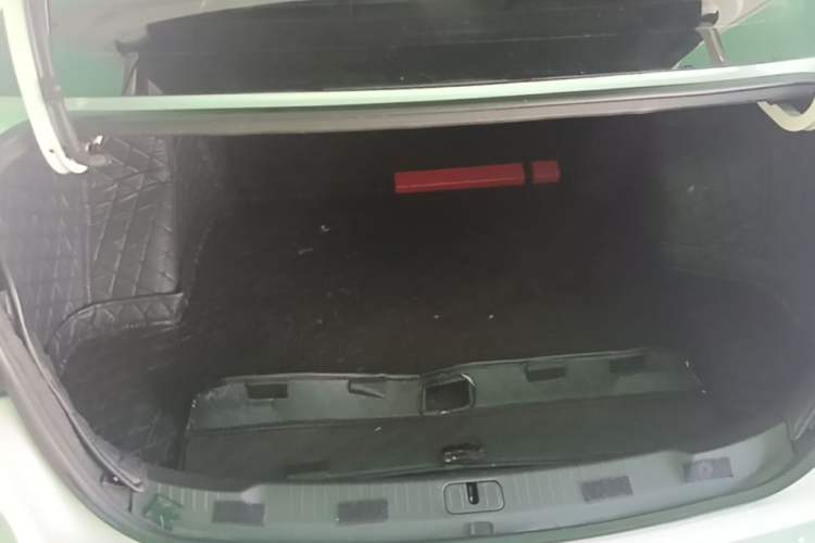 Used Chevrolet Monza 2020 320 Automatic Enjoyment Edition Trunk
