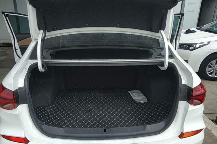 Used Chevrolet Monza 2020 320 Automatic Enjoyment Edition Trunk