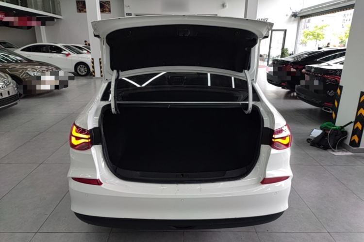 Used Chevrolet Monza 2020 320 Automatic Enjoyment Edition Trunk