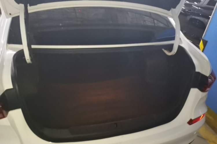 Used Chevrolet Monza 2020 320 Automatic Enjoyment Edition Trunk