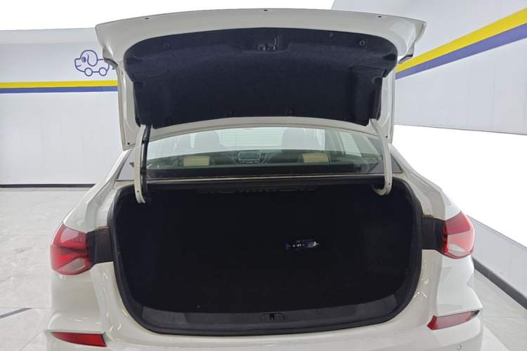 Used Chevrolet Monza 2020 320 Automatic Enjoyment Edition Trunk