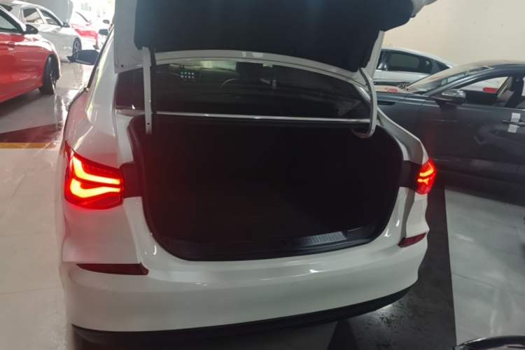 Used Chevrolet Monza 2020 Light Hybrid Redline 320T Dual-Clutch Thrilling Edition Trunk