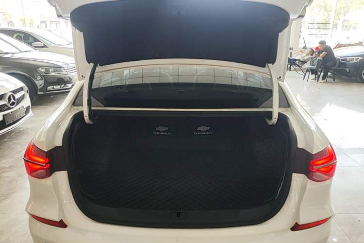 Used Chevrolet Monza 2020 Light Hybrid RS 330T Automatic Comfort Edition Trunk