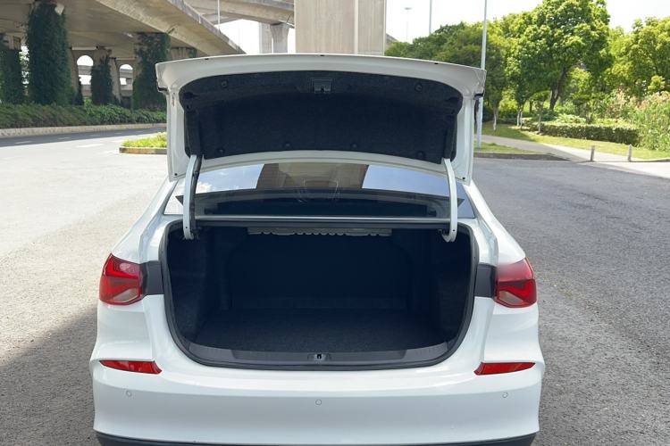 Used Chevrolet Monza 2020 320 Automatic Enjoyment Edition Trunk