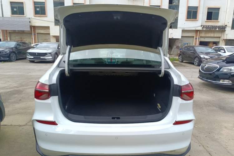Used Chevrolet Monza 2020 Light Hybrid RS 330T Automatic Comfort Edition Trunk