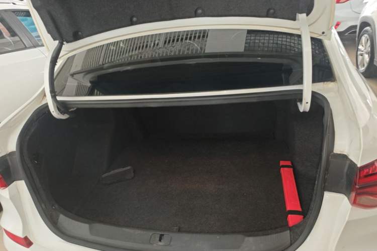 Used Chevrolet Monza 2020 320 Automatic Enjoyment Edition Trunk