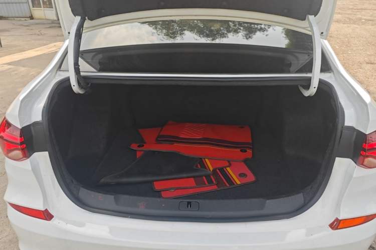 Used Chevrolet Monza 2020 320 Automatic Enjoyment Edition Trunk