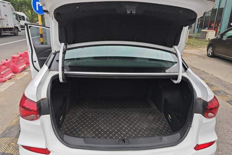 Used Chevrolet Monza 2020 Light Hybrid Redline 320T Dual-Clutch Thrilling Edition Trunk