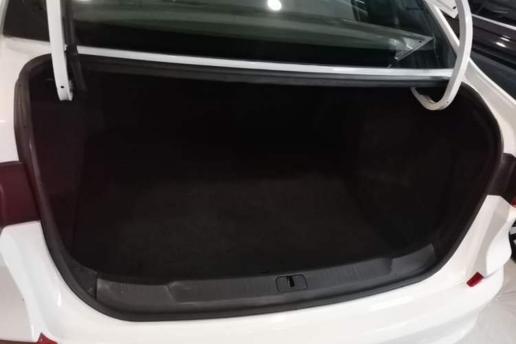 Used Chevrolet Monza 2020 Light Hybrid RS 330T Automatic Comfort Edition Trunk