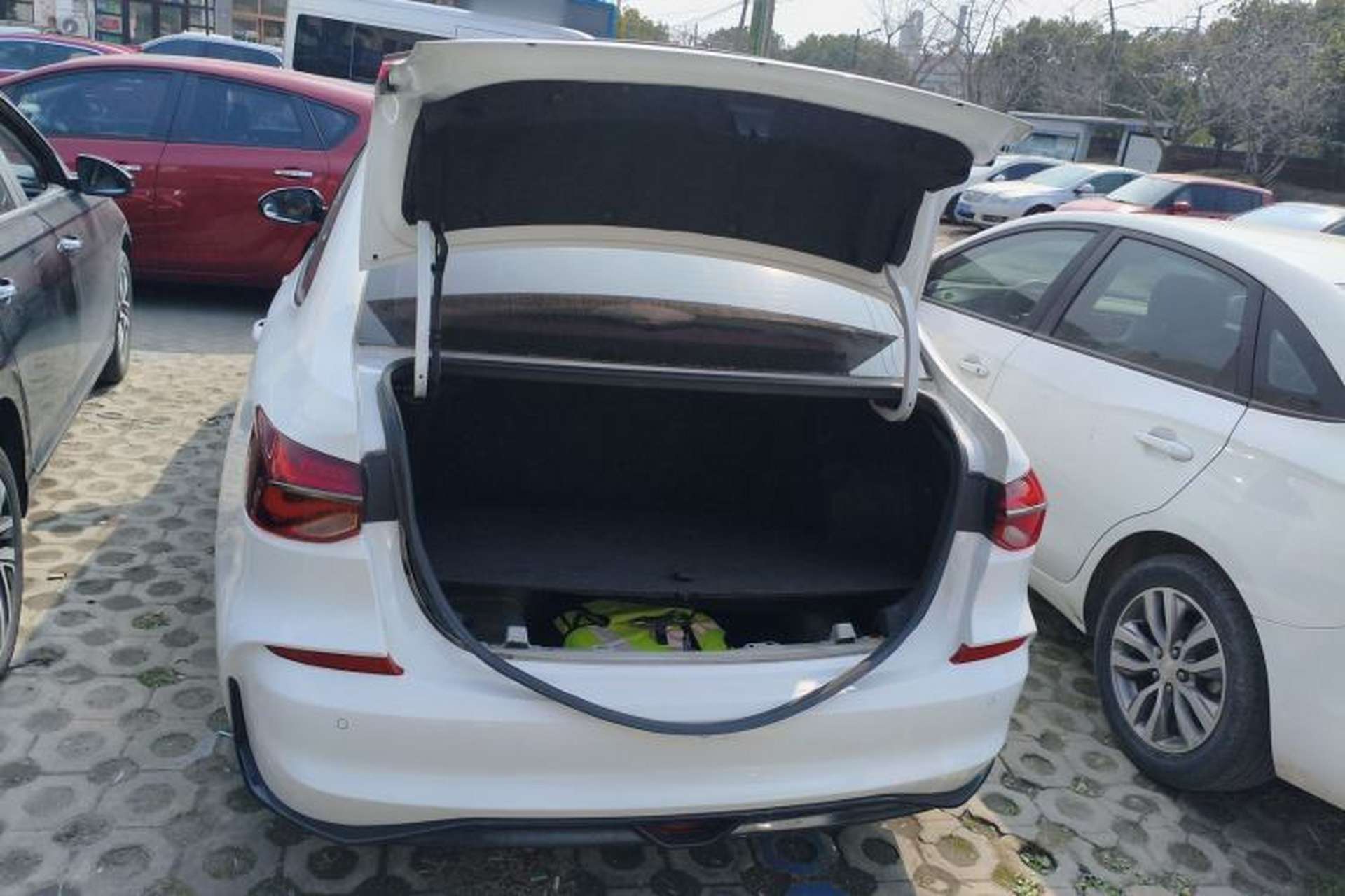 Used Chevrolet Monza 2020 Light Hybrid RS 330T Automatic Comfort Edition Trunk
