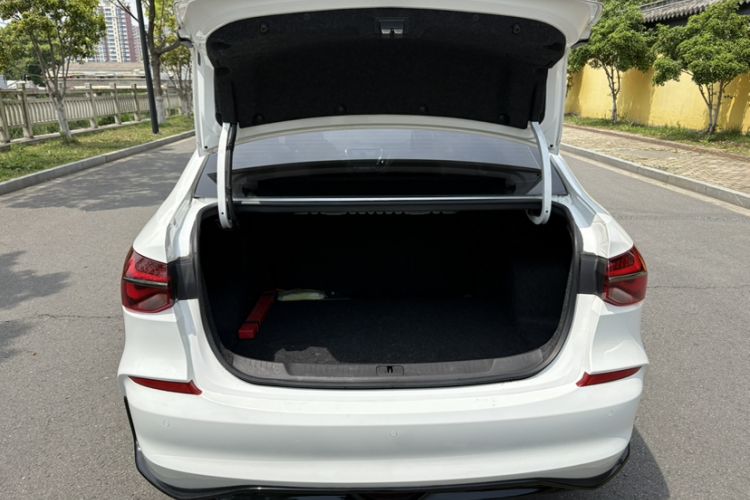 Used Chevrolet Monza 2020 Light Hybrid RS 330T Automatic Comfort Edition Trunk