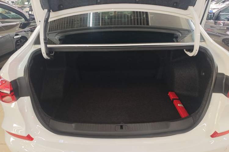 Used Chevrolet Monza 2020 Light Hybrid RS 330T Automatic Comfort Edition Trunk