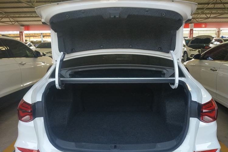 Used Chevrolet Monza 2020 320 Automatic Enjoyment Edition Trunk