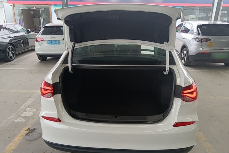 Used Chevrolet Monza 2020 320 Automatic Enjoyment Edition Trunk