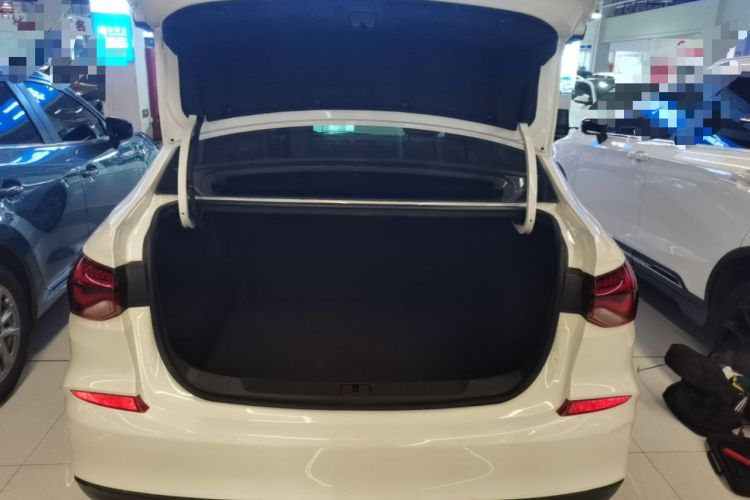 Used Chevrolet Monza 2020 320 Automatic Enjoyment Edition Trunk