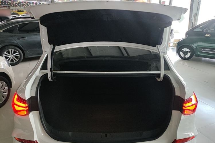 Used Chevrolet Monza 2020 320 Automatic Enjoyment Edition Trunk
