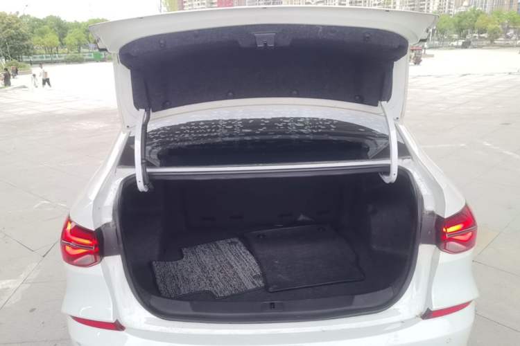 Used Chevrolet Monza 2020 Light Hybrid RS 330T Automatic Comfort Edition Trunk