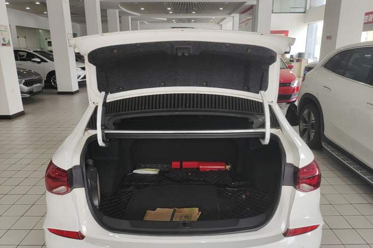 Used Chevrolet Monza 2020 320 Automatic Enjoyment Edition Trunk