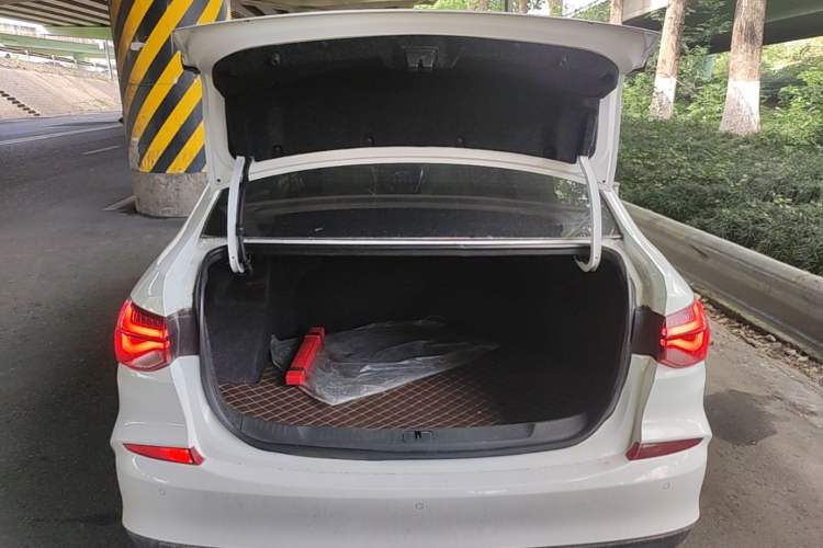 Used Chevrolet Monza 2020 320 Automatic Enjoyment Edition Trunk