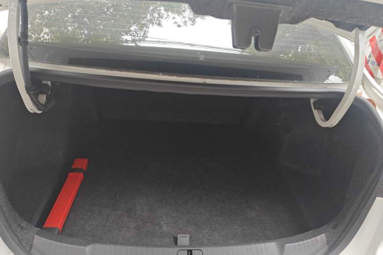Used Chevrolet Monza 2020 Light Hybrid RS 330T Automatic Comfort Edition Trunk