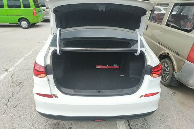 Used Chevrolet Monza 2020 320 Automatic Enjoyment Edition Trunk