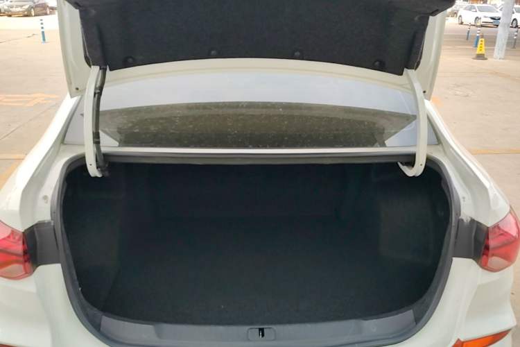 Used Chevrolet Monza 2020 320 Automatic Enjoyment Edition Trunk