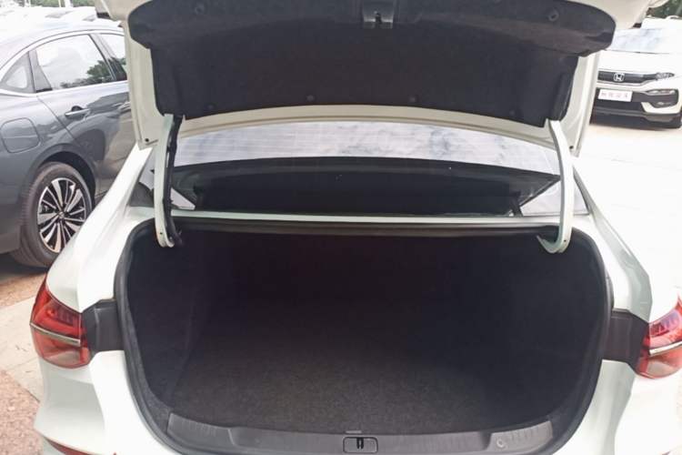 Used Chevrolet Monza 2020 Light Hybrid RS 330T Automatic Comfort Edition Trunk