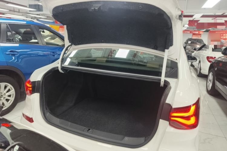 Used Chevrolet Monza 2020 320 Automatic Enjoyment Edition Trunk