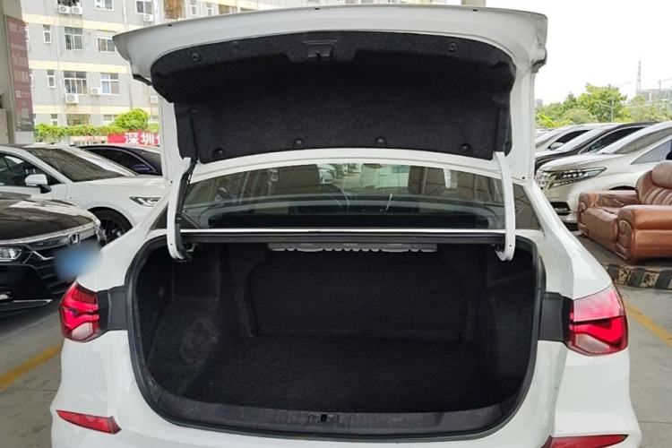 Used Chevrolet Monza 2020 320 Automatic Enjoyment Edition Trunk