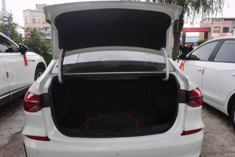 Used Chevrolet Monza 2020 Light Hybrid RS 330T Automatic Comfort Edition Trunk