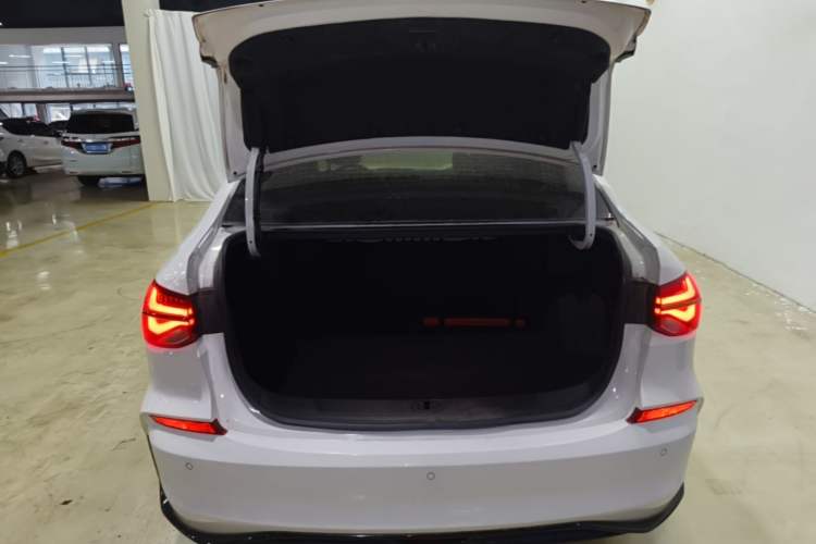 Used Chevrolet Monza 2020 Light Hybrid RS 330T Automatic Comfort Edition Trunk