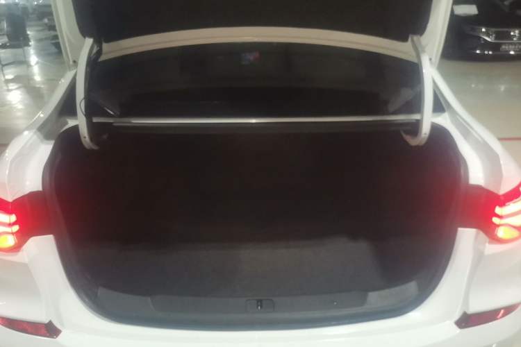 Used Chevrolet Monza 2020 320 Automatic Enjoyment Edition Trunk