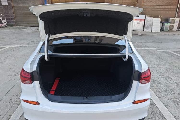 Used Chevrolet Monza 2020 320 Automatic Enjoyment Edition Trunk