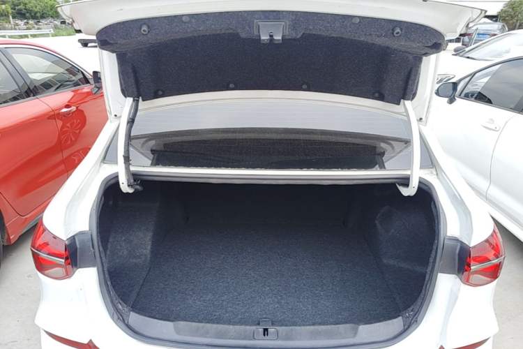Used Chevrolet Monza 2020 Light Hybrid RS 330T Automatic Comfort Edition Trunk