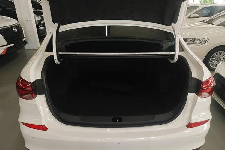 Used Chevrolet Monza 2020 320 Automatic Enjoyment Edition Trunk