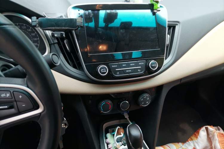 Used Chevrolet Monza 2021 320 Automatic Enjoyment Sunroof Edition Audio And AC Panel