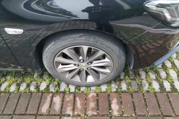 Used Chevrolet Monza 2021 320 Automatic Enjoyment Sunroof Edition Right Front Wheel Hub