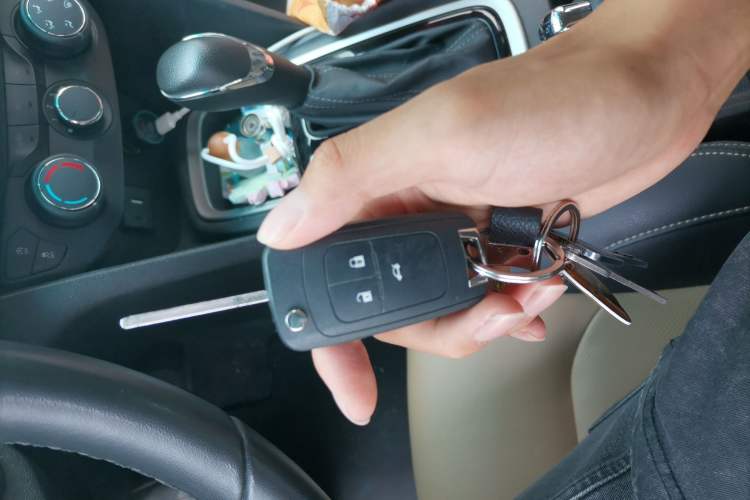 Used Chevrolet Monza 2021 320 Automatic Enjoyment Sunroof Edition Vehicle Key