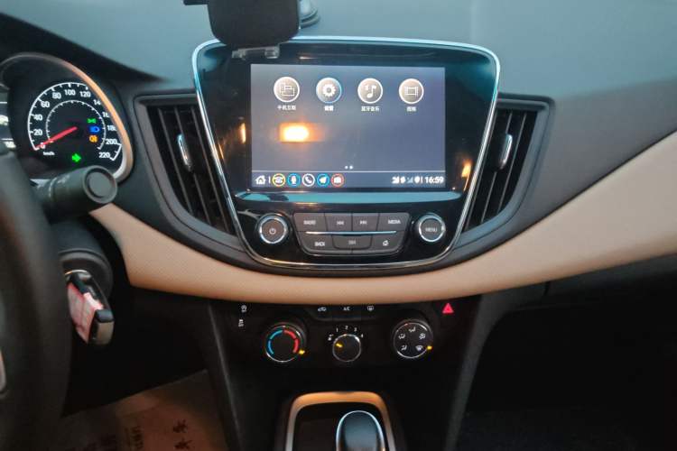 Used Chevrolet Monza 2021 320 Automatic Enjoyment Sunroof Edition Audio And AC Panel