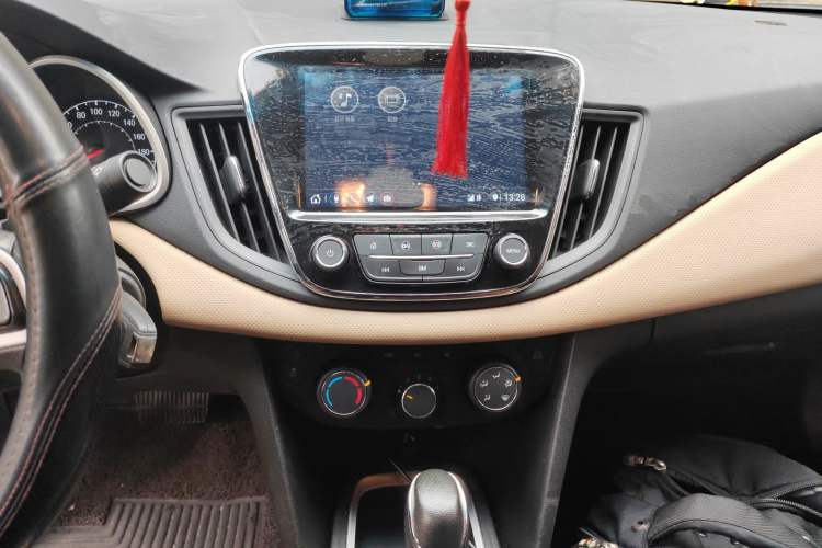 Used Chevrolet Monza 2021 320 Automatic Enjoyment Sunroof Edition Audio And AC Panel